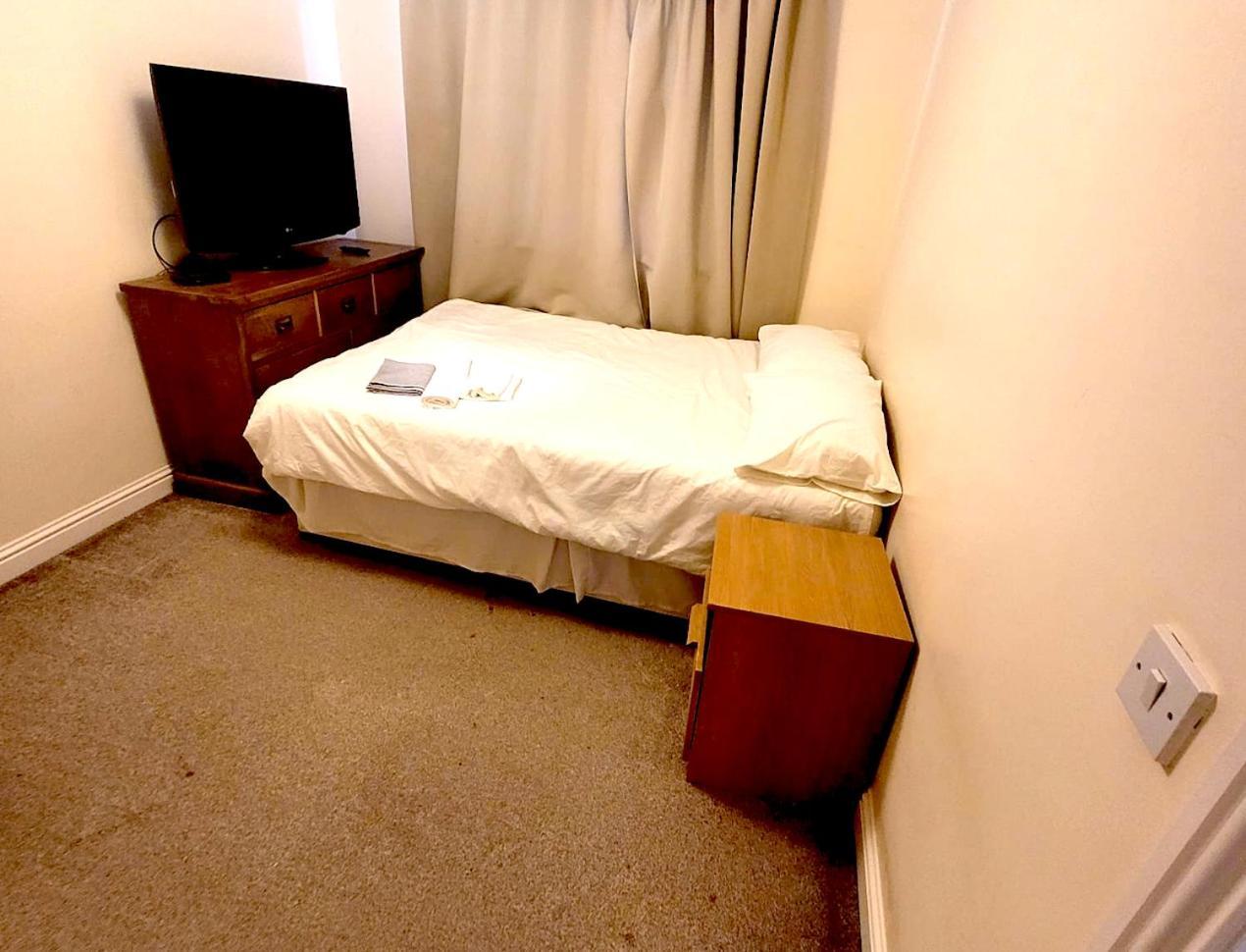 Glasgow Central - Entire House - Free Parking , Free Super Fast Wifi , Private Garden & Parking Security Exterior foto