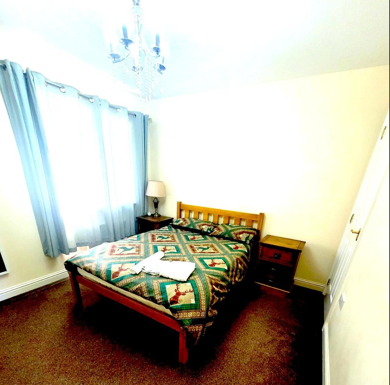 Glasgow Central - Entire House - Free Parking , Free Super Fast Wifi , Private Garden & Parking Security Exterior foto